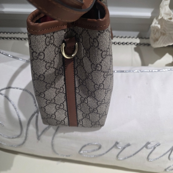 Gucci Beige and Brown Shoulder Bag - Picture 2 of 9